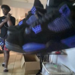 jordon 4s blue&black thunders