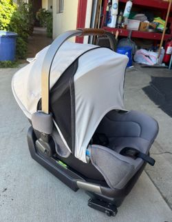 Nuna Pipa car seat carseat baby with base