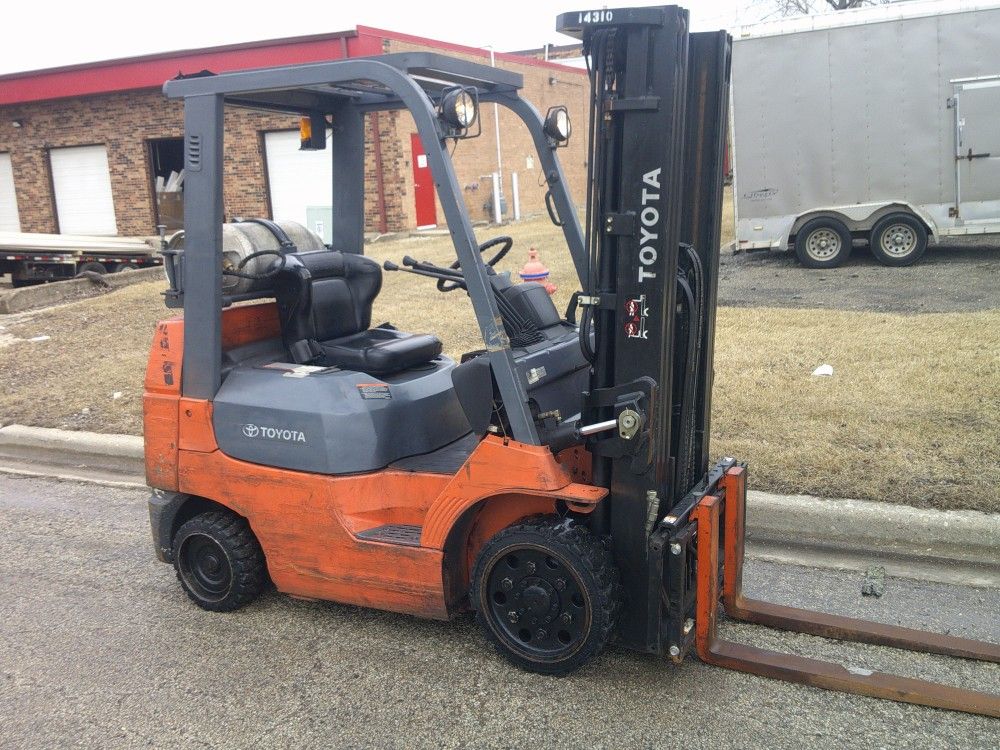 Toyota 5000 LB. Capacity Forklift