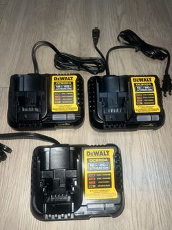 DEWALT 20V 4Charger