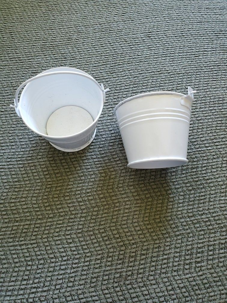 133 Tiny Gift Buckets