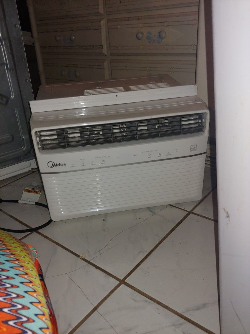 MIDEA BTU 8000 AC UNIT