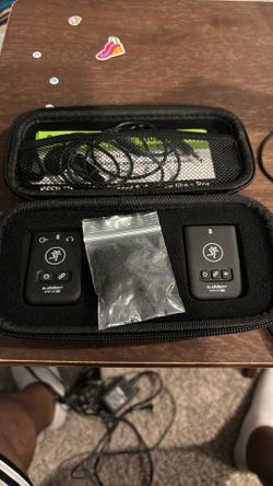 Open Box Mackie EleMent Wave LAV Wireless Microphone System Level 1