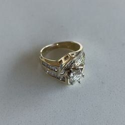 14 Kt Gold Natural Diamond And Baguette Ring