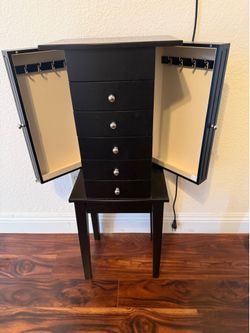 Jewelry box