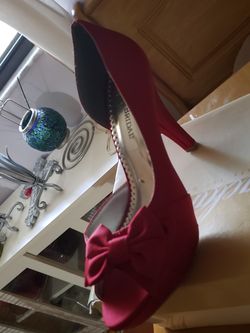 New-Satin Red heel shoes 6.5