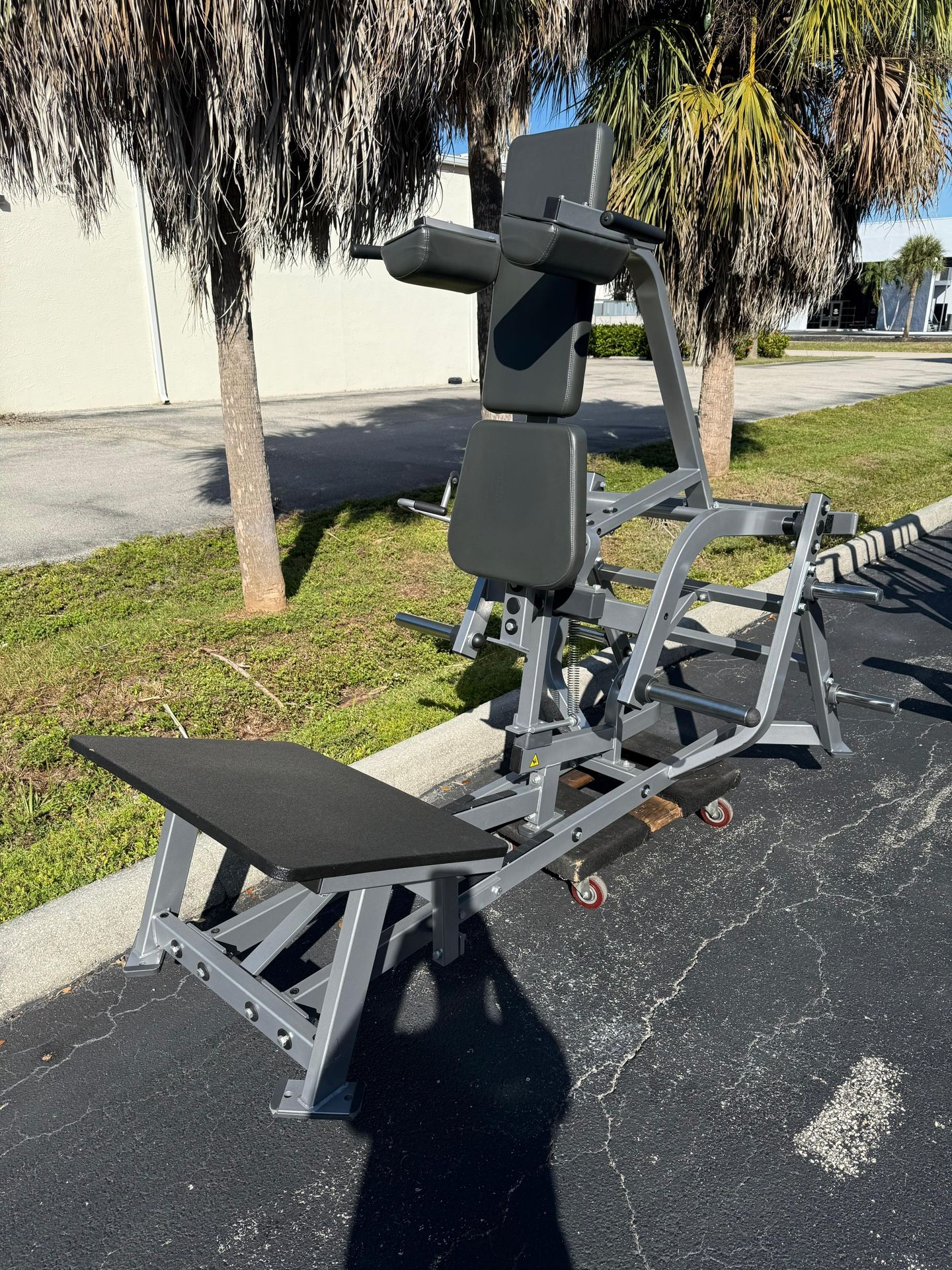 Hammer Strength V Squat