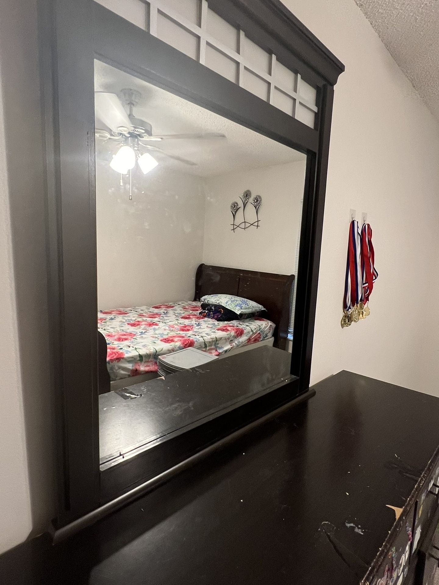 Dresser With Mirror