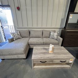 CLEARANCE: 2pc Sectional