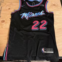 Mens Miami Heat Jersey Size Lrg 