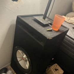Kicker CVr 12 inch Sub and box