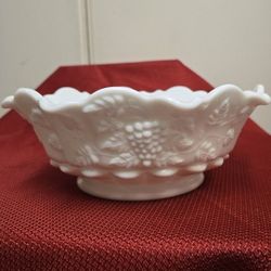Vintage Wesmoreland Glass Co. Grape Pattern Round Lipped Bowl /Cuenco Antiguo Con Adornos De Yvas
