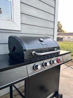 Dyna Glo 4 burner grill