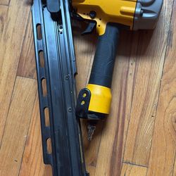 DEWALT PNEUMATIC 21-DEGREE COLLATED CORDED FRAMING NAILER