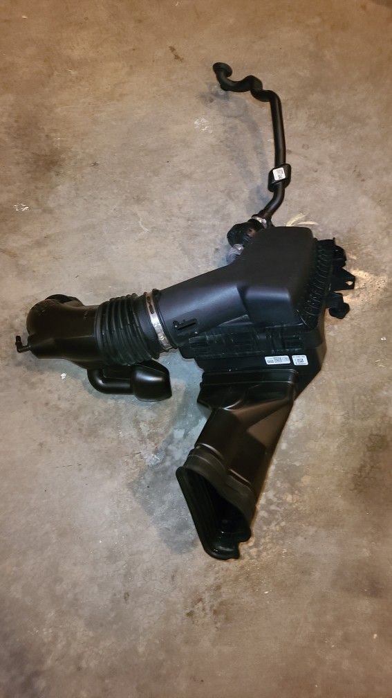 OEM 2018+ Mustang GT Airbox w/ Sound Tube – Clean Filter