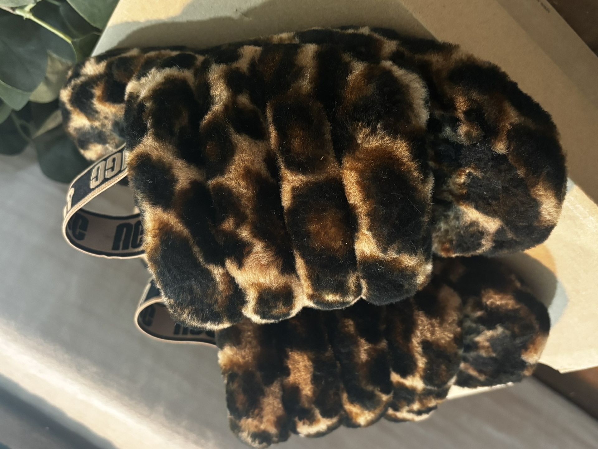 New Ugg Slippers Size 4