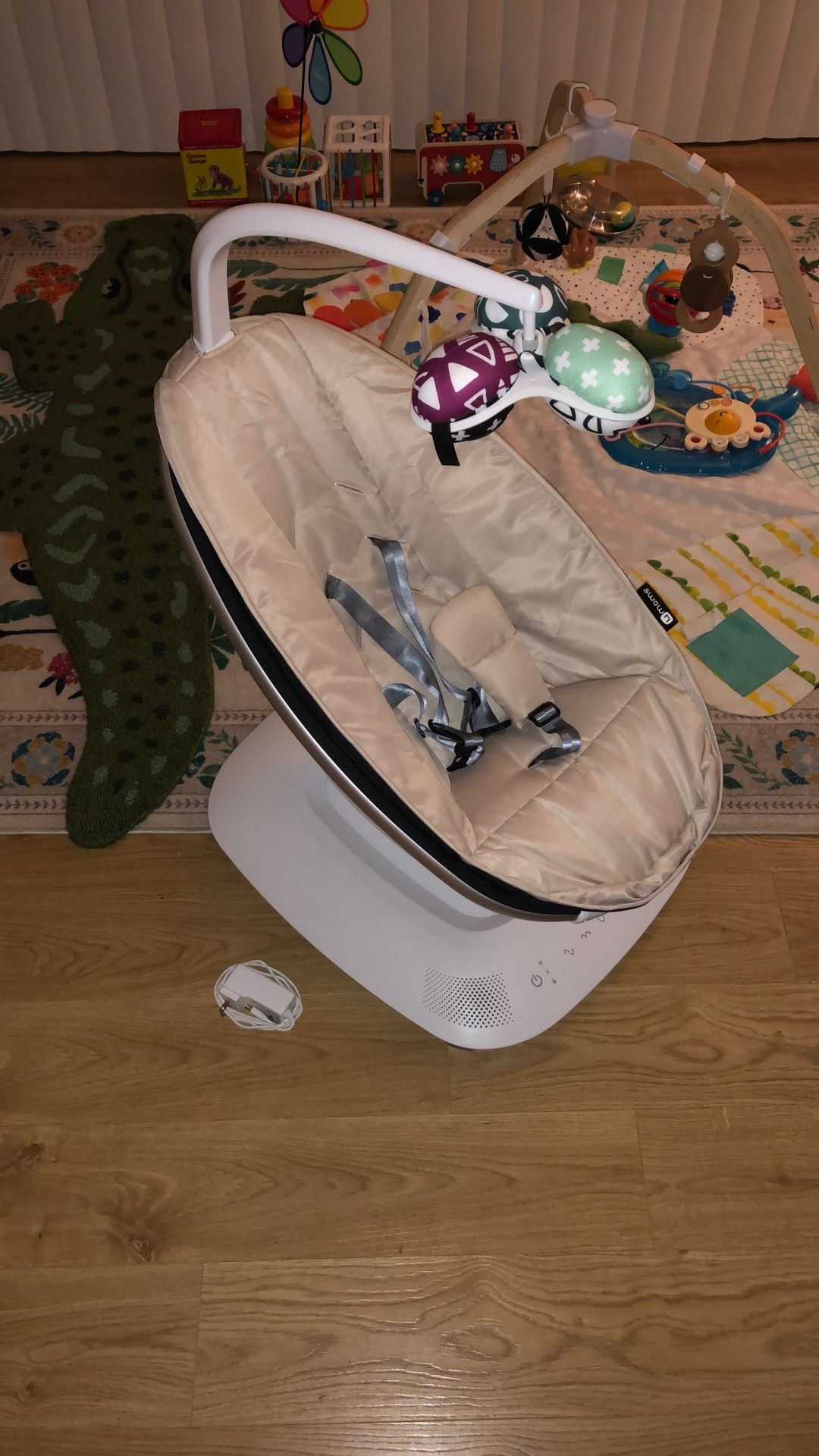 4MOMS MAMAROO BABY SWING AUTO CHAIR
