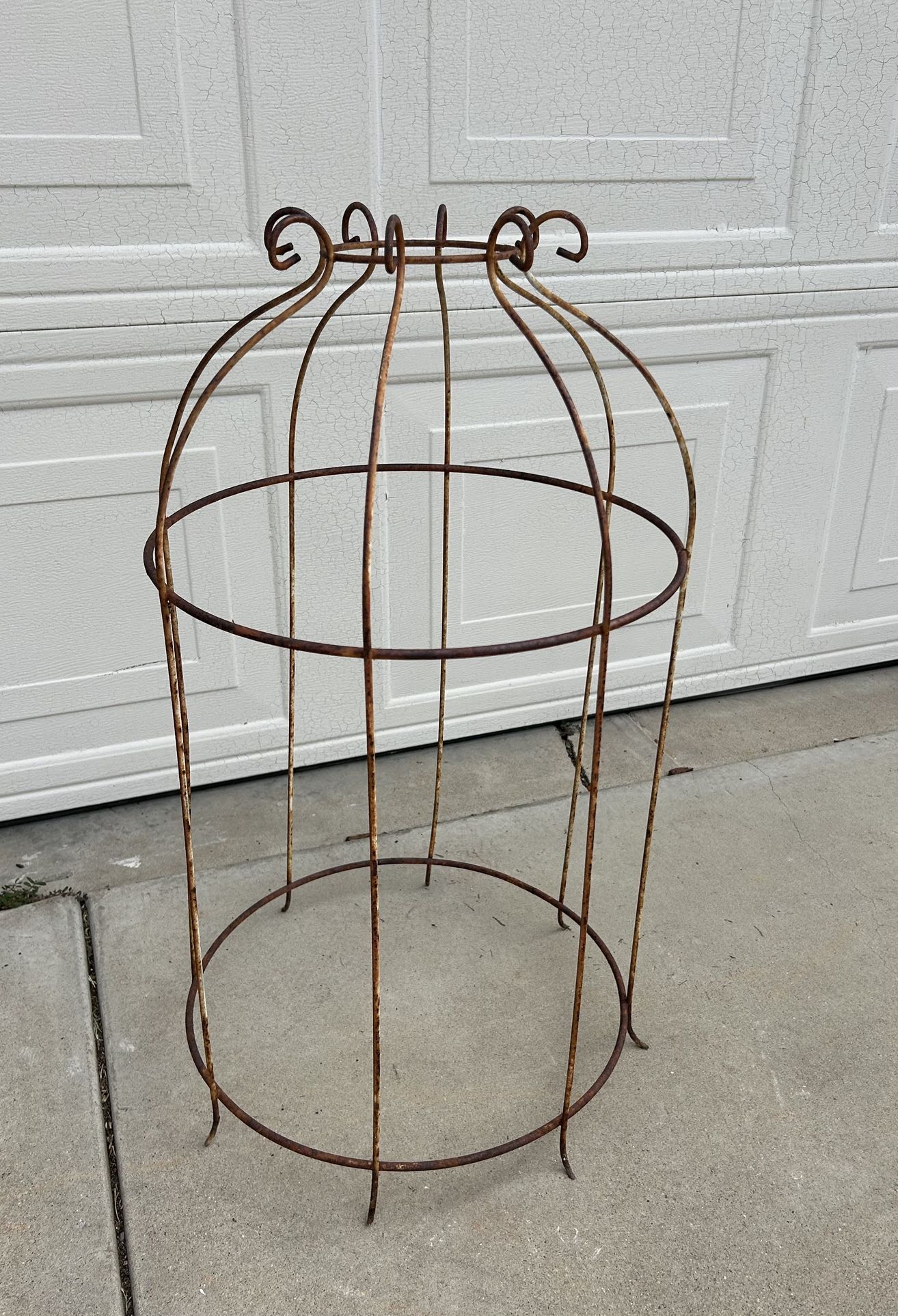 Vintage Wrought Iron Rusty Topiary Trellis for Vines Flowers Plants Herbs Weathered Obelisk Garden Decor Yard French Style Metal