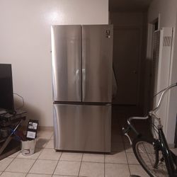 Refrigerator 