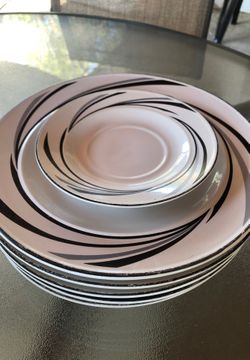 6 Kitchen plates