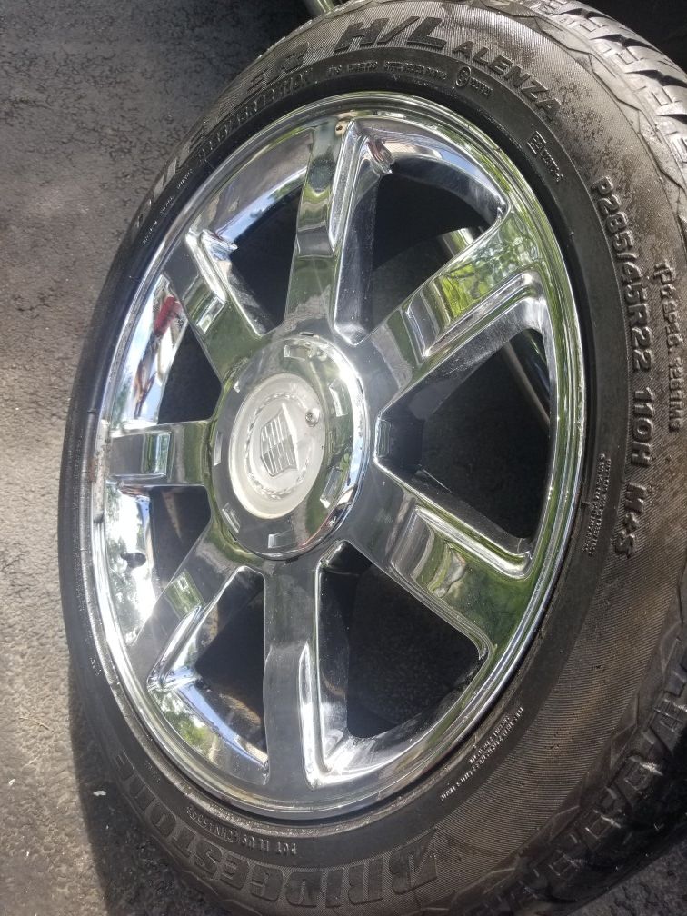 22" cadillac Escalade stock rim/tire ONLY ONE