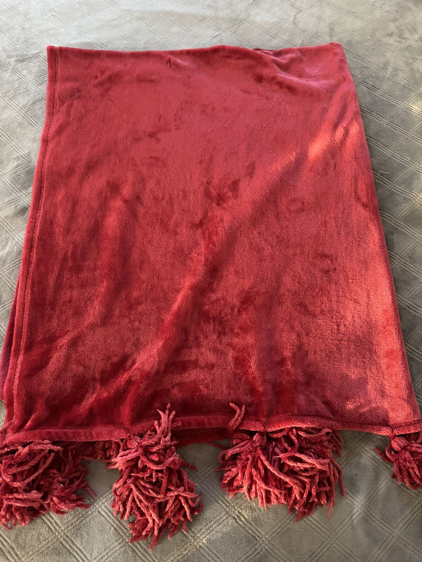 Nordstrom Rack 50 x 60 red throw blanket