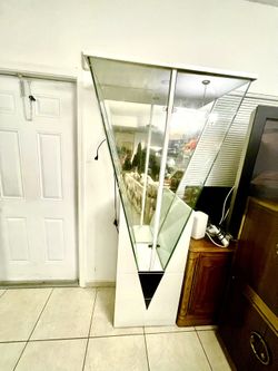 Retail glass display vitrine / showroom display case