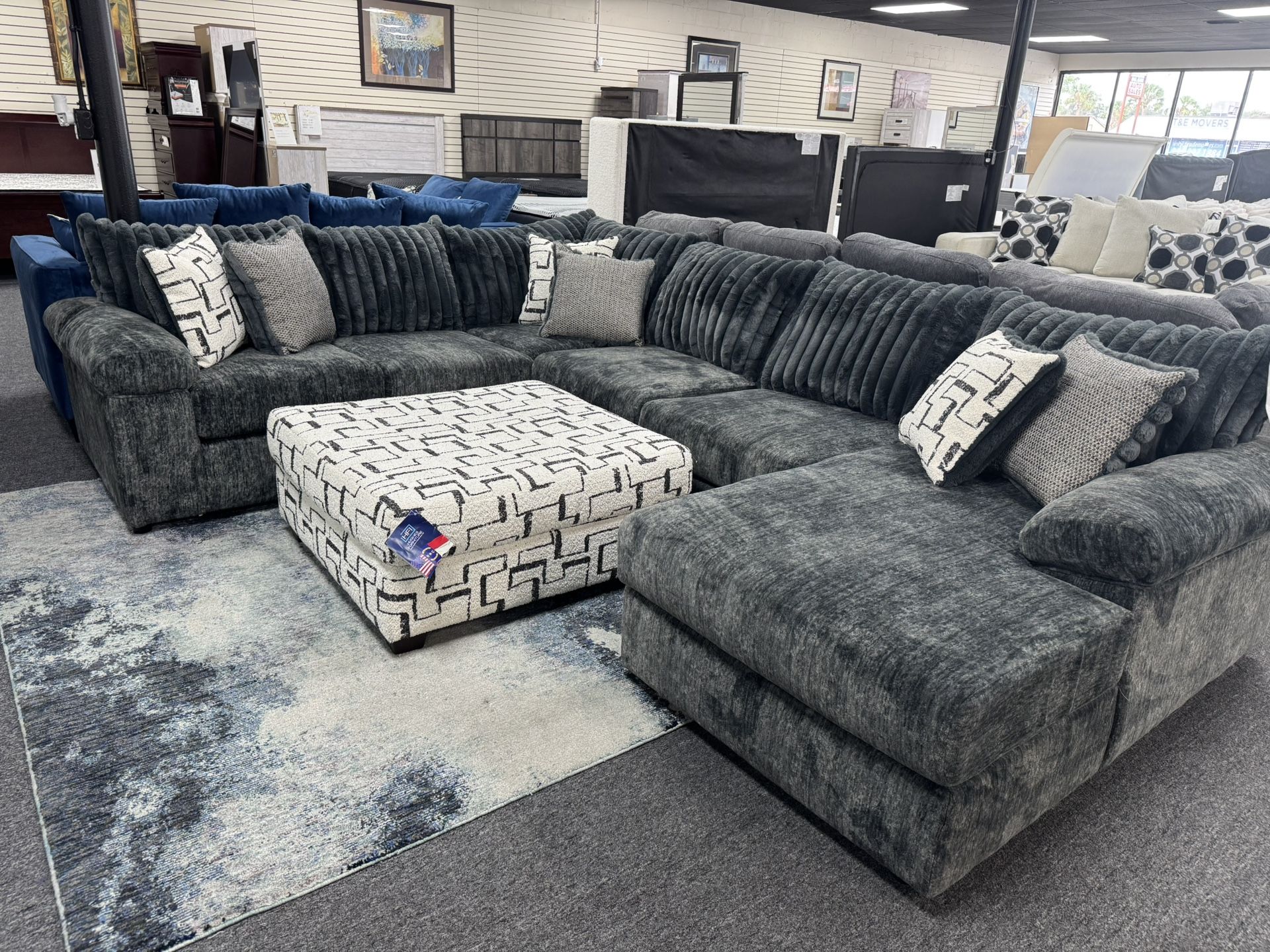 U Shape Sectional. 🚚WE DELIVER🚚