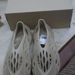 Size 8 - adidas Yeezy Foam RNNR Ochre new with box