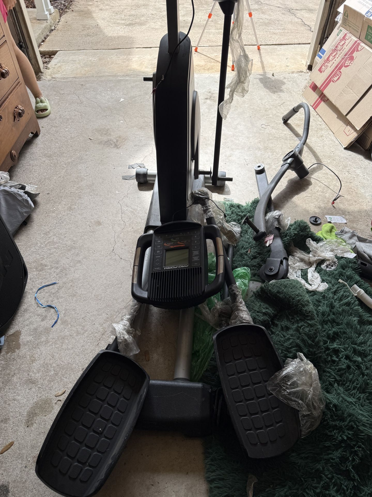 ProForm 585 CSE Elliptical – For Parts Only 