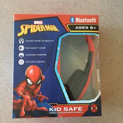 NWT Bluetooth Spiderman Headphone