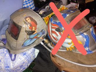 Auto-Darkening Welding Helmet with Pin-Up Graphics