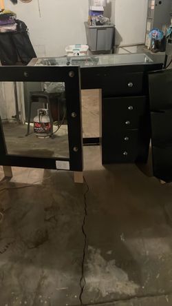 Makeup vanity