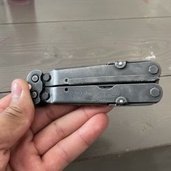 SOG Multitool 