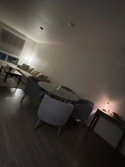Sala y mesa (table and couch)