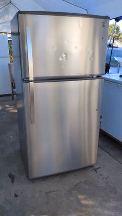 Kenmore stainless steel apartment size fridge (PLEASE READ DESCRIPTION FOR DETAILS=THANK YOU!!👍