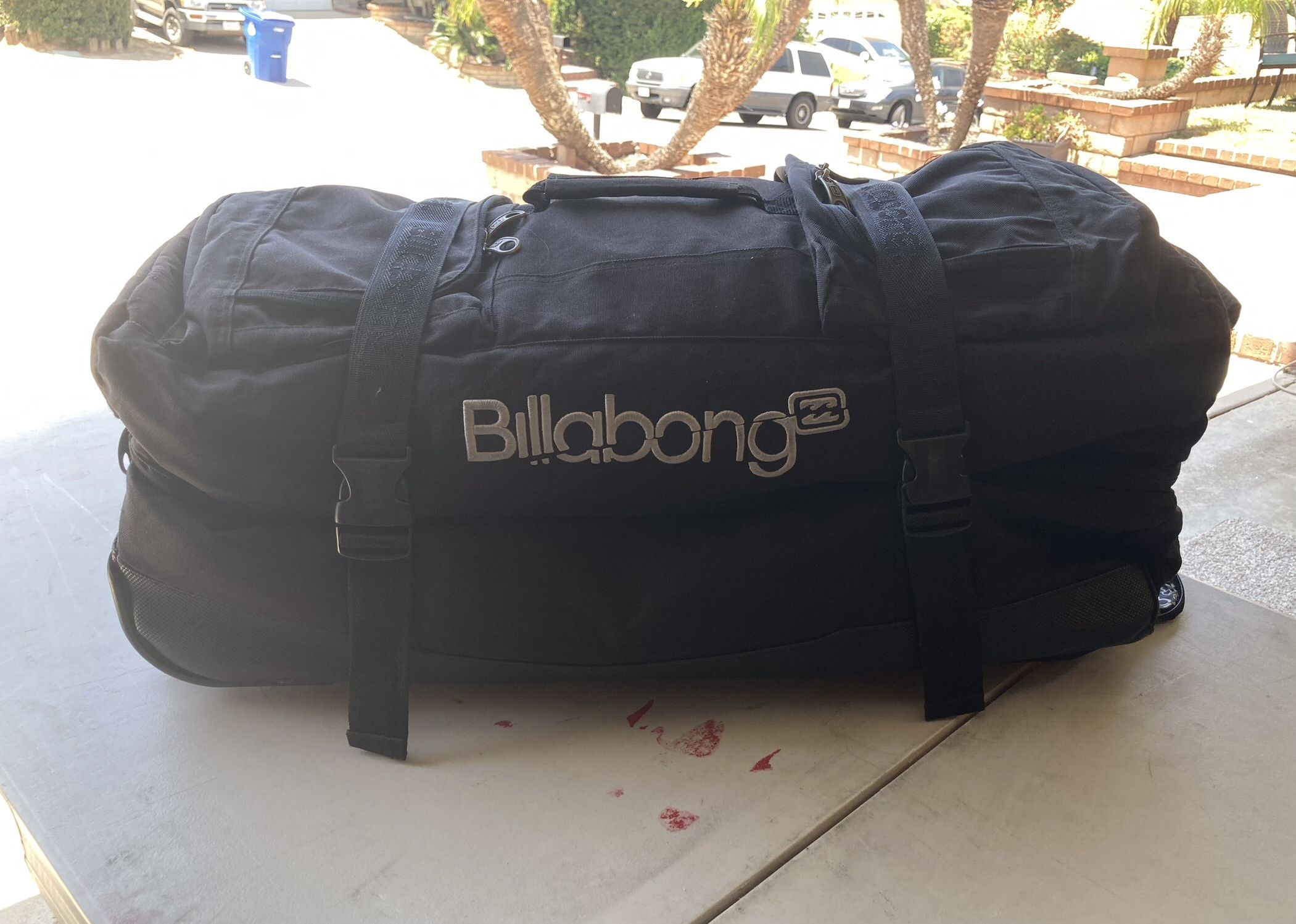 Billabong “Keep It Rollin” Split Roller Luggage - Large Rolling Duffle Suitcase - Quick & Easy Porch/ Patio Pickup in Diamond Bar