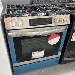 Frígidaire 30” Slide In Stove  / 1 Years Warranty 