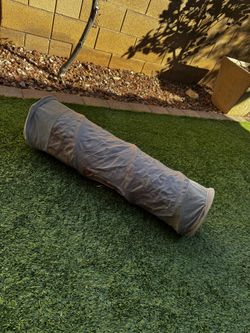 Foldable crinkle play tunnel for cats