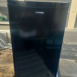 mini fridge 