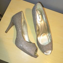 Bandolino Silver Glitter Peep Toe Pumps – Women’s 9W (Wide Width) – Worn Once
