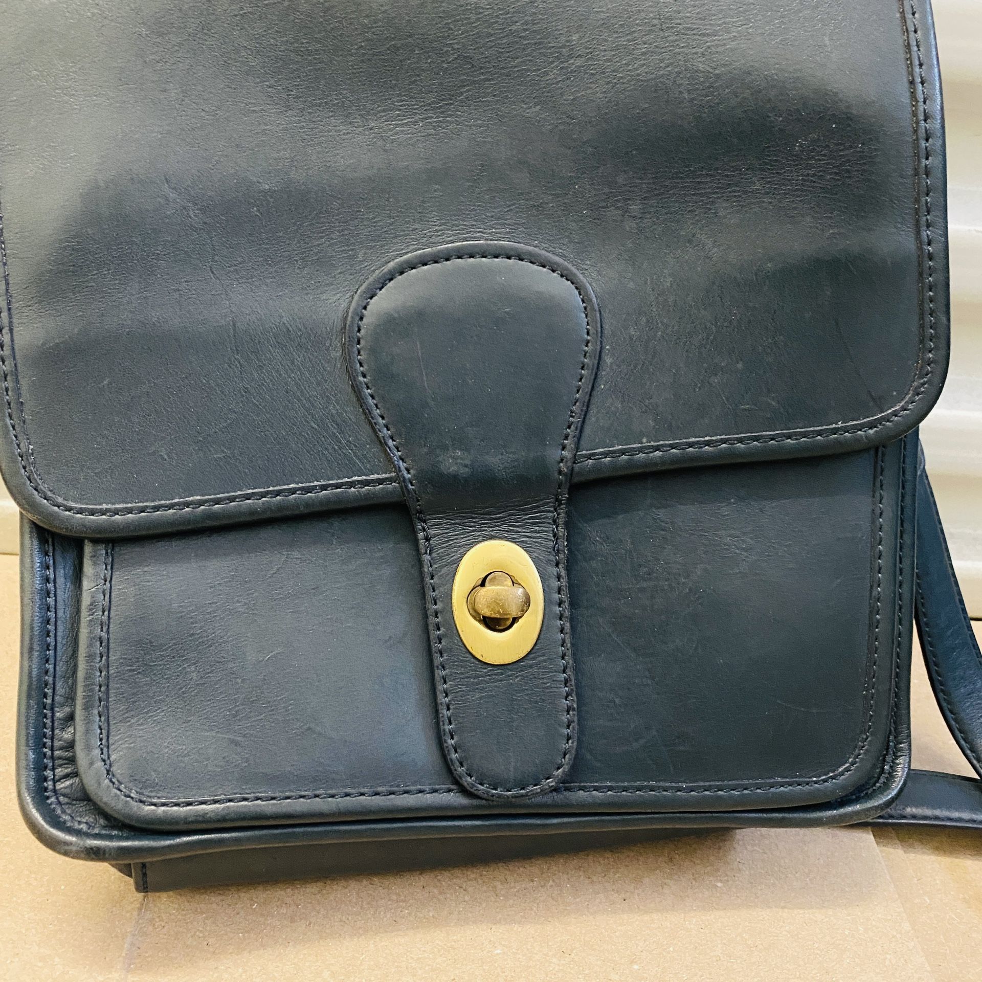 Vintage COACH Turn Lock Leather Station Dark blue Bag Model 202-02
