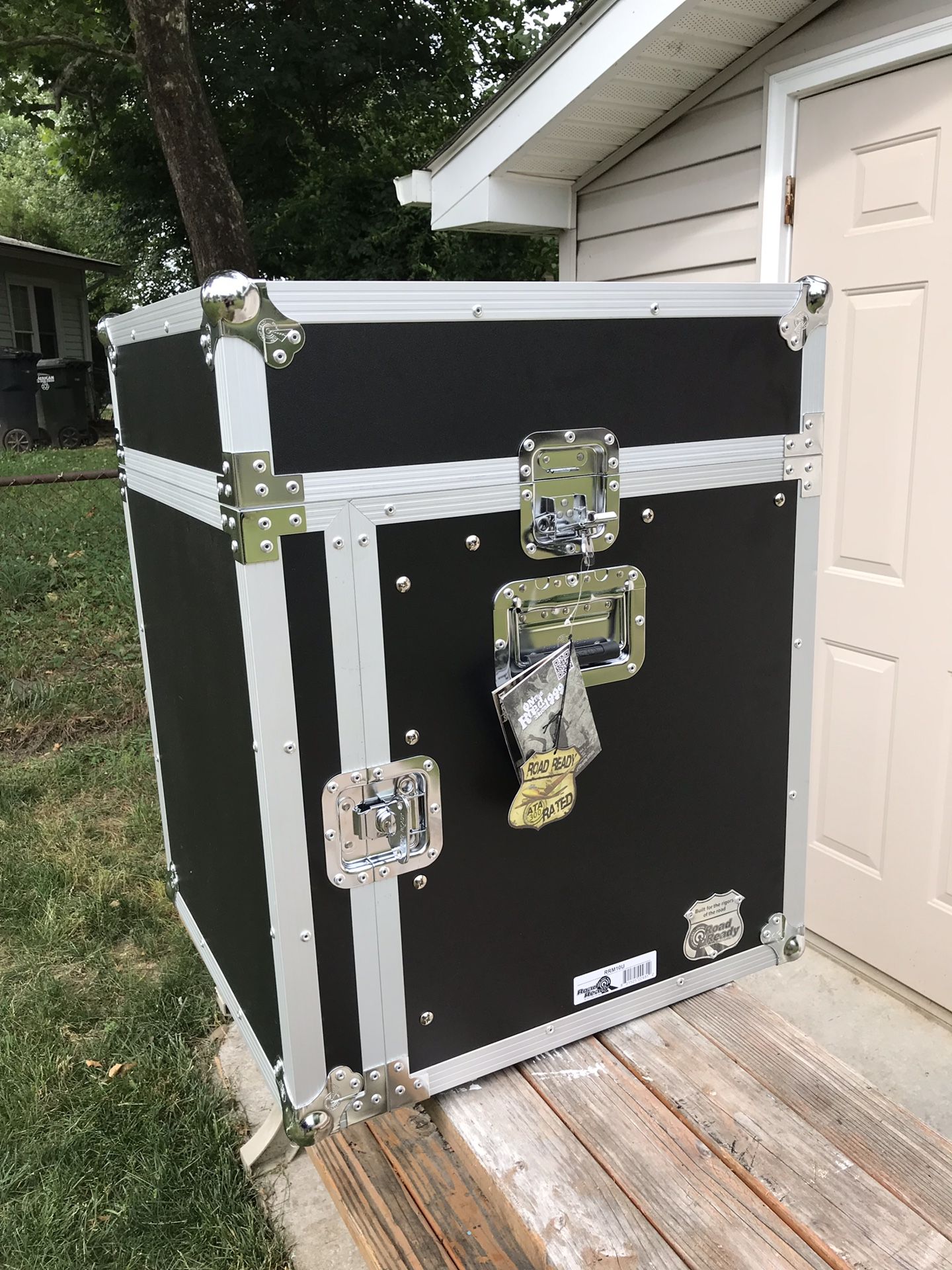 Road ready audio/video rack