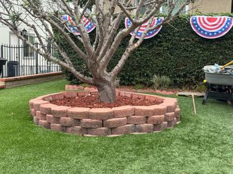 Concrete retaining wall brick