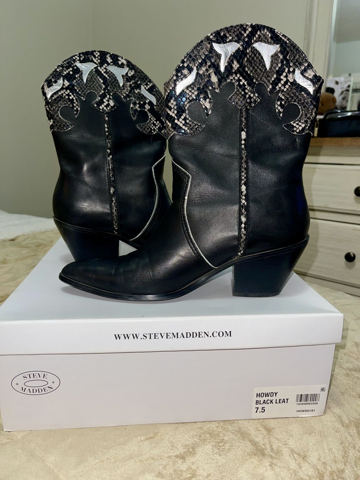 STEVE MADDEN COWGIRL BOOTIES