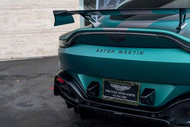 2022 Aston Martin Vantage Thumbnail