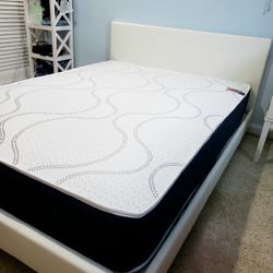 NEW Queen MATTRESS and BOX SPRING. Bed frame not included👍