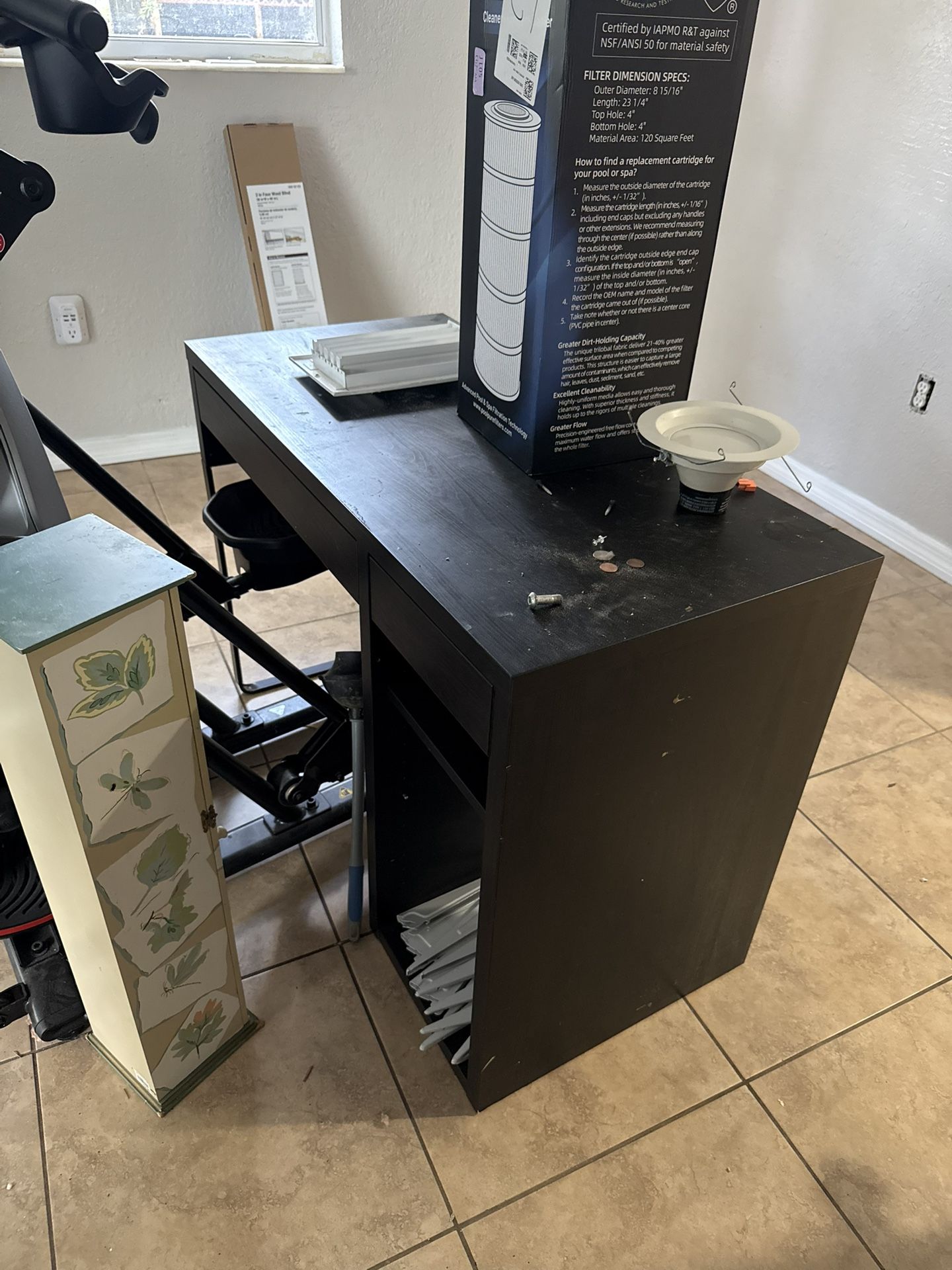 Small Desk Like New. 3 Months Old $25