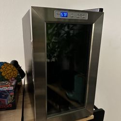 Insignia 8-10 Bottles Wine Cooler
