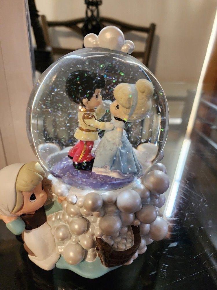 Cinderella Precious Moments Water Globe